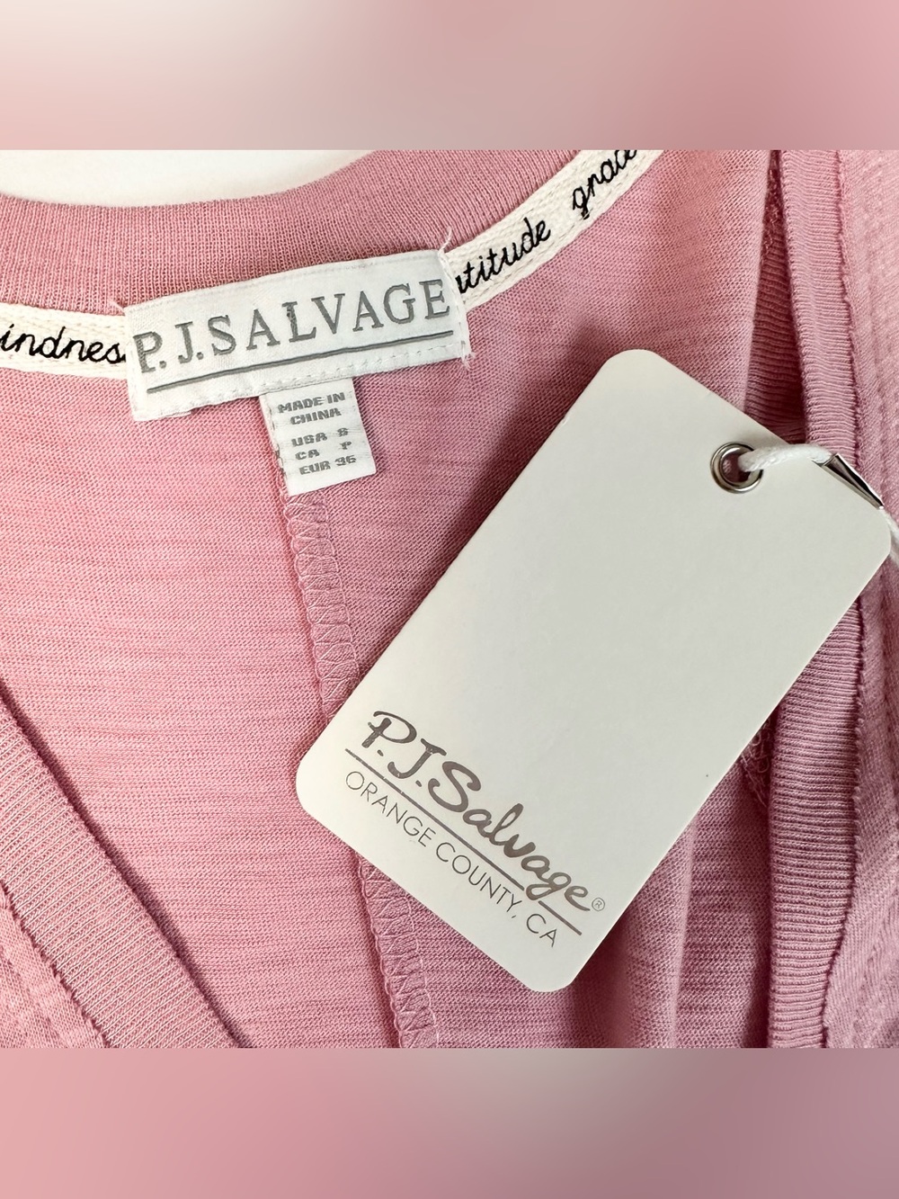 PJ Salvage Back To Basics Solid V-Neck Tank in Lilac Rose Small - Picture 8 of 10